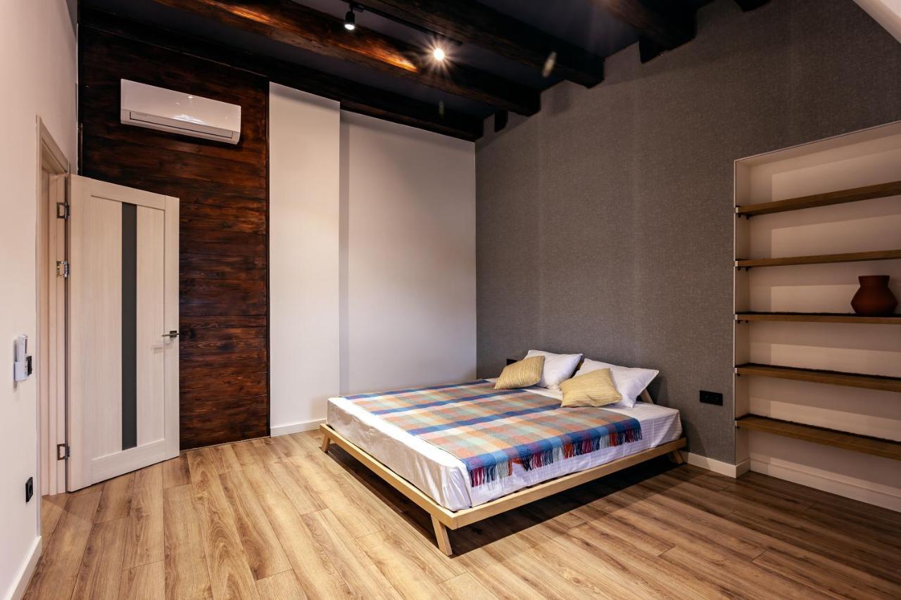 Leogrand Apartments On Kniazia Romana 6 Lviv Dış mekan fotoğraf